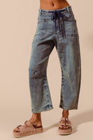 MID RISE WASHED DENIM BARREL JEANS