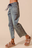 MID RISE WASHED DENIM BARREL JEANS