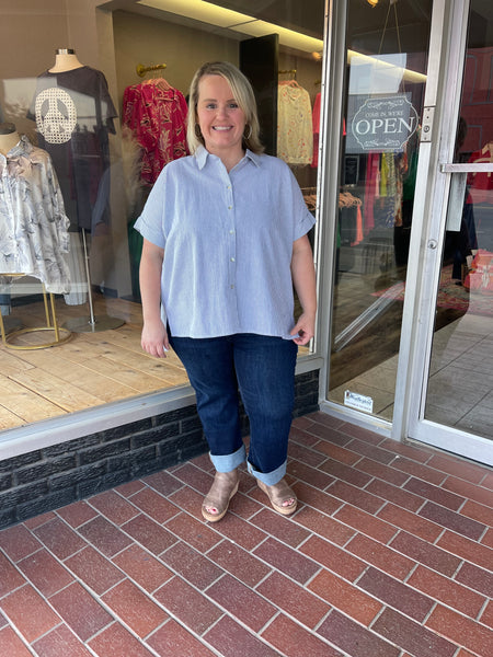 STRIPED SHORT SLEEVE BUTTON UP TOP