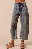 MID RISE WASHED DENIM BARREL JEANS