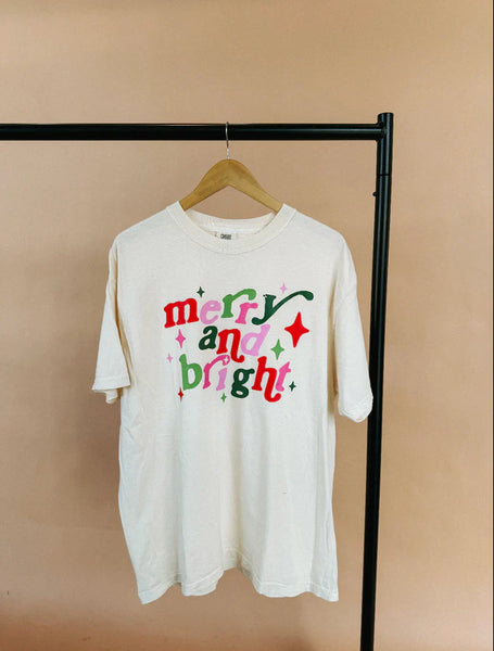 MERRY & BRIGHT GRAPHIC TEE - IVORY