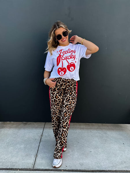 FEELING LUCKY CROPPED GRAPHIC TEE