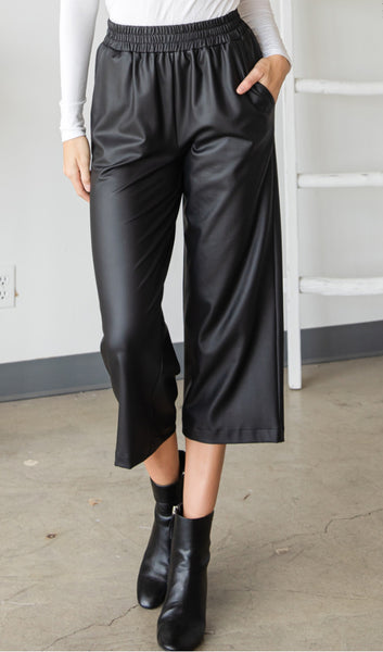 FAUX LEATHER CAPRI PANTS WITH POCKETS AND BANDED WAIST